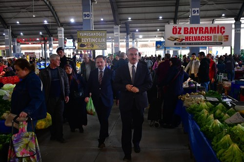 Sayın Valimiz Doç. Dr. Ömer Toraman Kaymakamımız Sayın Ercan Kayabaşı İle Birlikte Biga Kapalı Semt Pazarı’nı Ziyaret Etti