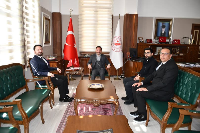 Kaymakamımız Sayın Ercan Kayabaşı Biga Devlet Hastanesi  Başhekimi Olarak Atanan Uz. Dr. Uğur Özpınar Kaymakamlık Makamında Kabul Etti